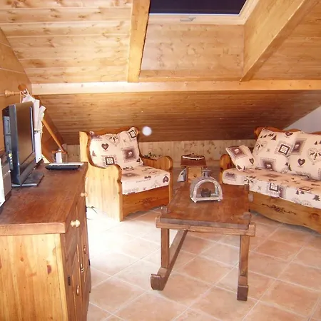 Apartment 6 Pers Avec Piscine, 2 Chambres, Parking, - Fr-1-733-130 *