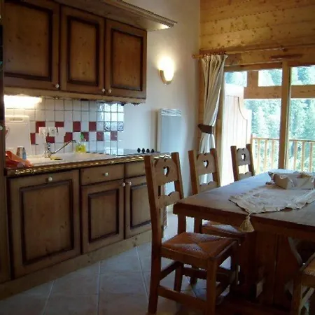 Apartment 6 Pers Avec Piscine, 2 Chambres, Parking, - Fr-1-733-130