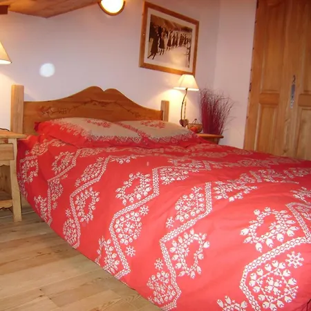 6 Pers Avec Piscine, 2 Chambres, Parking, - Fr-1-733-130