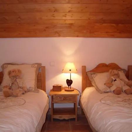 6 Pers Avec Piscine, 2 Chambres, Parking, - Fr-1-733-130 * Crest-Voland